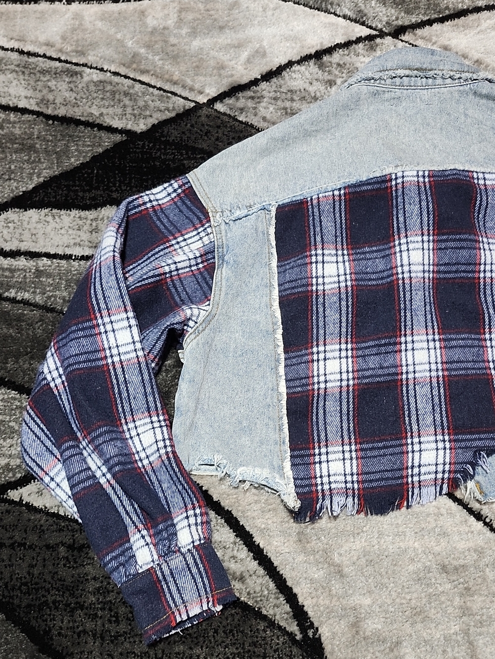 MISS ME DESTUCTED PLAID RAW-EDGE FRAYED CROPPED BUTTON-DOWN DENIM JACKET - Picture 11 of 15